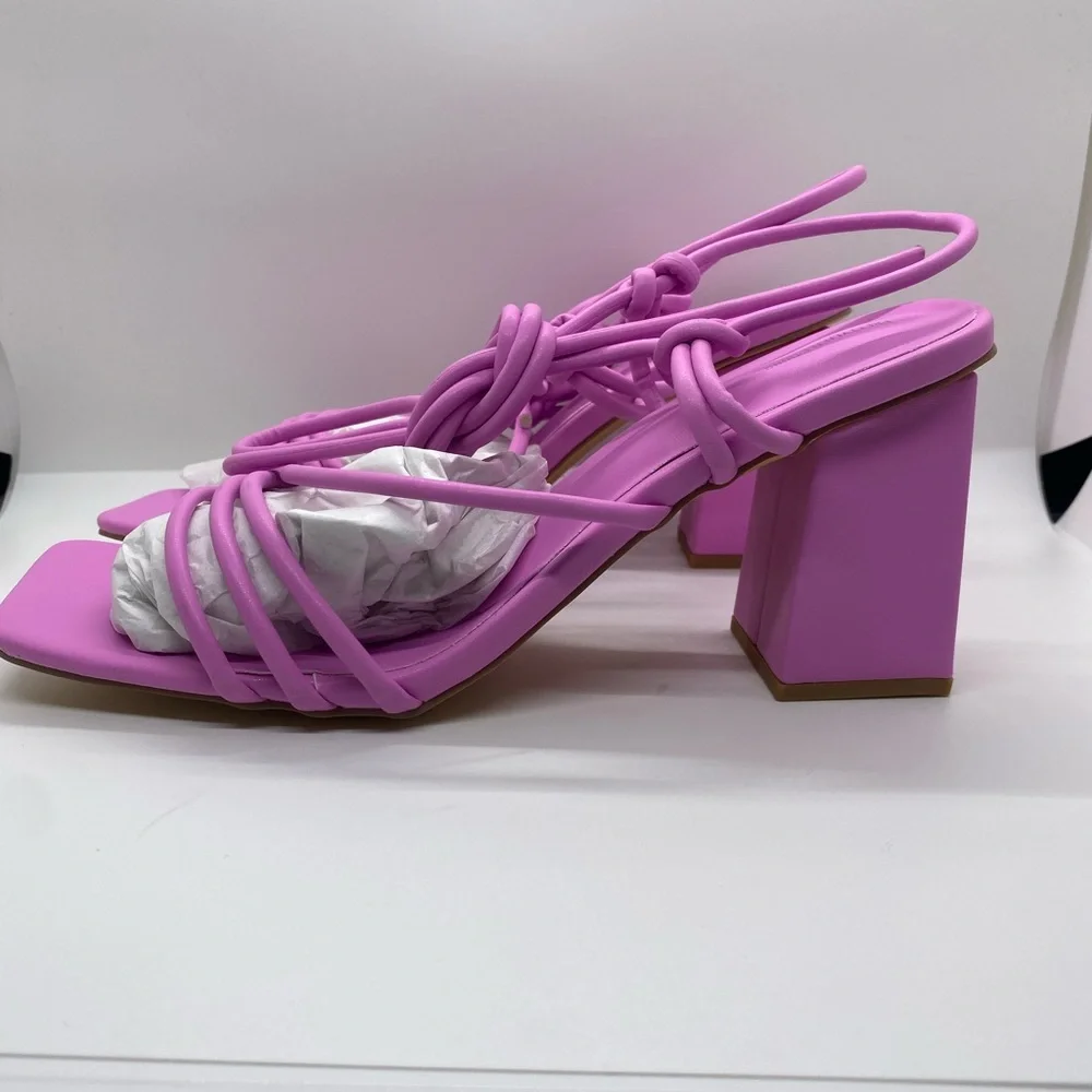 NWT Pretty Little Thing Pink Square Toe Strappy Block Heel Sandal Size 6UK 8US - Picture 3 of 4